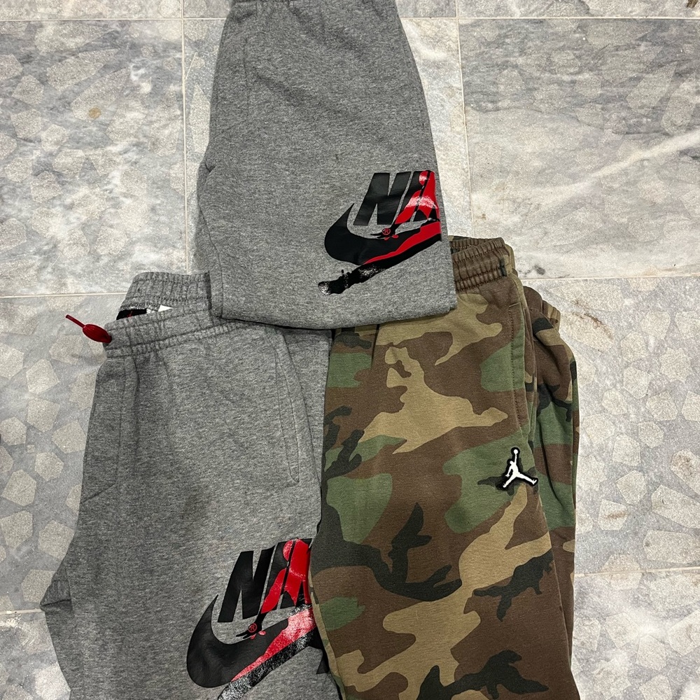 Jordan Camouflage and Gray jogger sweatpants bundle of 3 size L 12/13